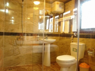 du-thuyen-an-nam-junk-bathroom